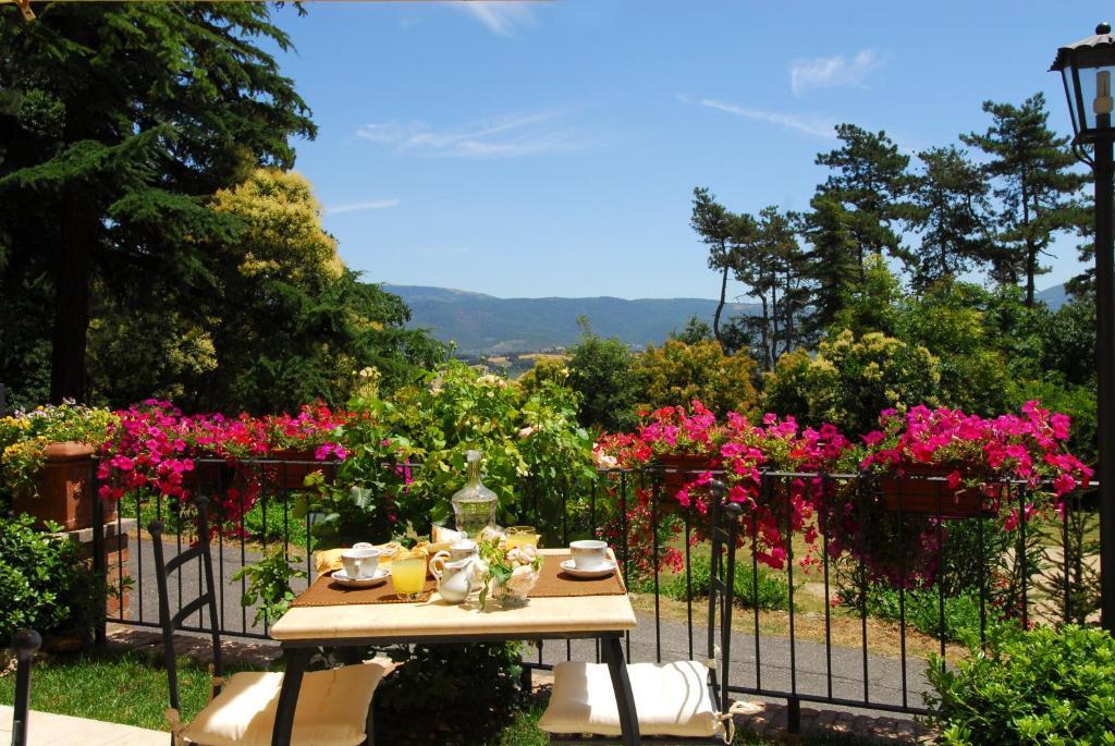 Torre Sangiovanni Albergo E Ristorante Da Rosary Todi Exterior foto