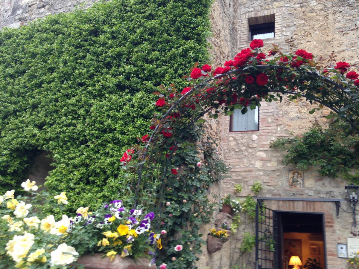 Torre Sangiovanni Albergo E Ristorante Da Rosary Todi Exterior foto